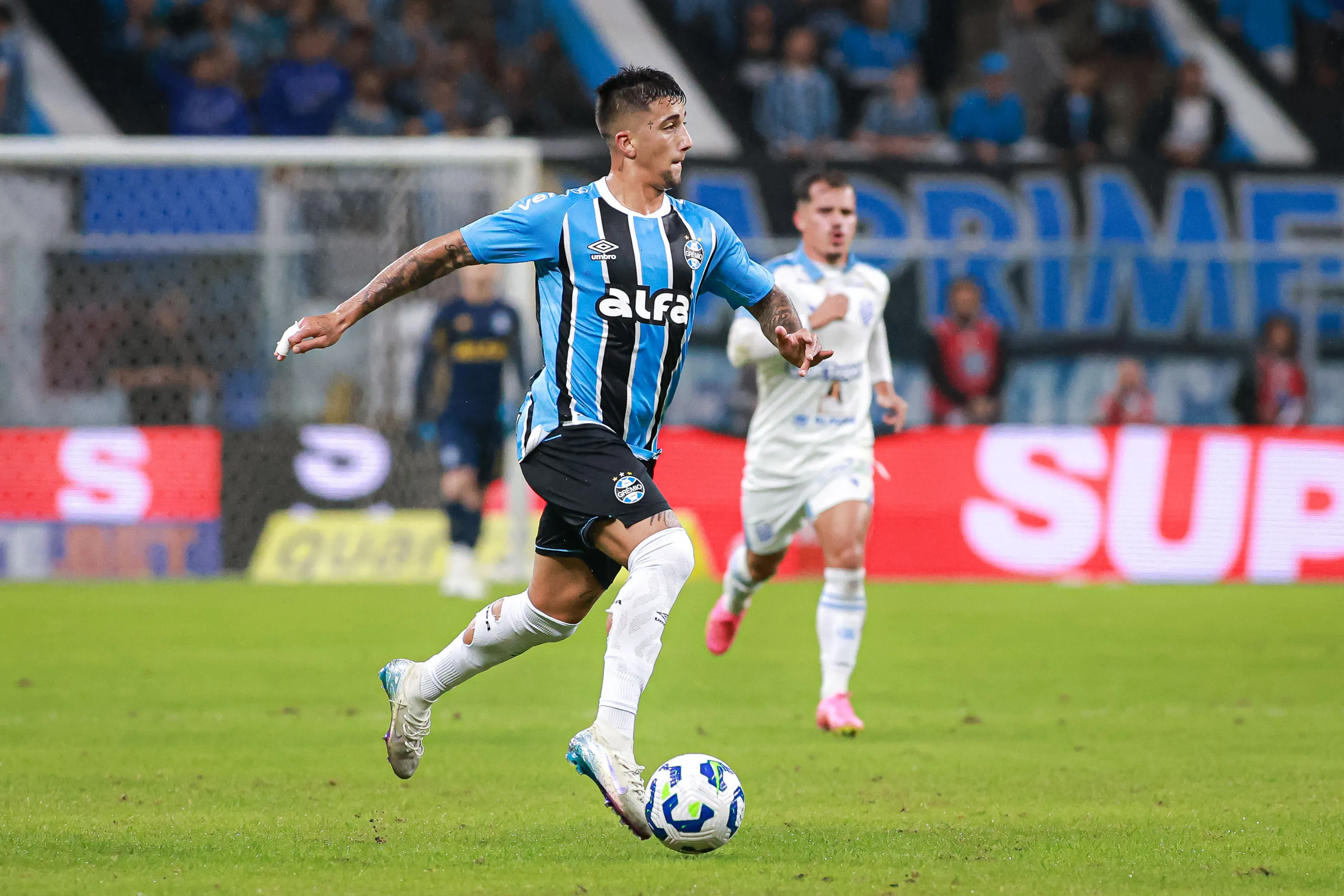 Cristian Olivera jogador do Gremio durante partida contra o CSA no estadio Arena do Gremio pelo campeonato Copa Do Brasil 2025. Foto: Maxi Franzoi/AGIF