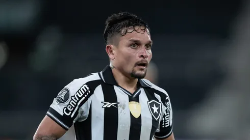 Artur deve seguir no Botafogo
