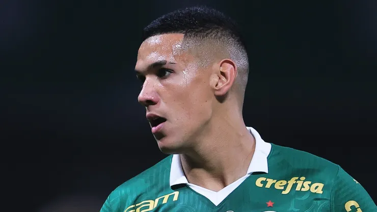 Fora dos planos do Palmeiras, Naves deve seguir na Europa