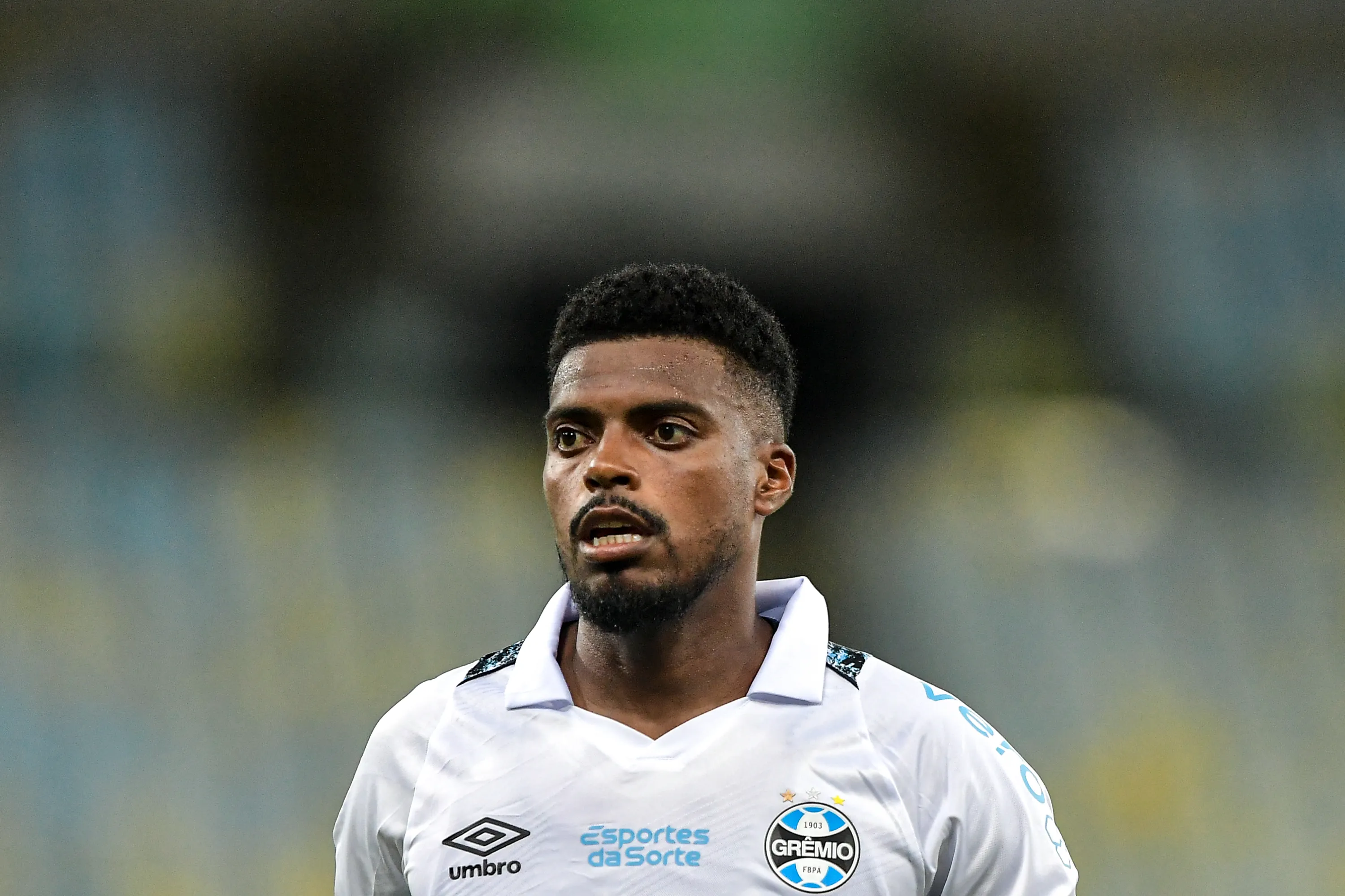 RJ – RIO DE JANEIRO – 01/11/2024 – BRASILEIRO A 2024, FLUMINENSE X GREMIO – Jemerson jogador do Gremio durante partida contra o Fluminense no estadio Maracana pelo campeonato Brasileiro A 2024. Foto: Thiago Ribeiro/AGIF