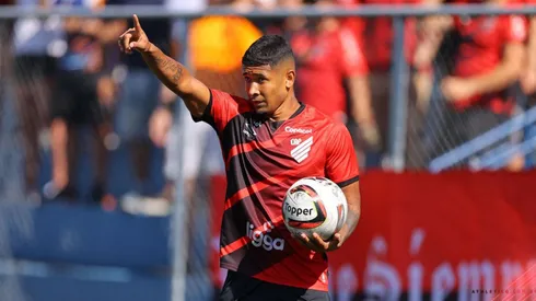 Fernando, novo lateral-esquerdo do Ceará. Foto: José Tramontin/athletico.com.br