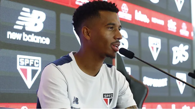 Foto: Rubens Chiri / saopaulofc - Marcos Antônio durante apresentação no São Paulo.