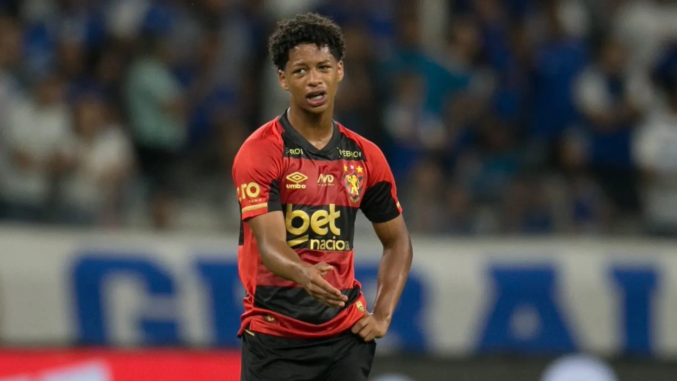 Zé Lucas em campo pelo Sport. Foto: Marlon Costa/AGIF