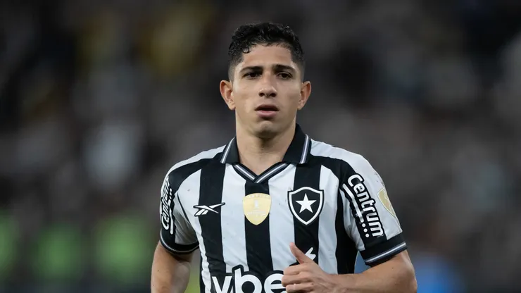 Savarino jogador do Botafogo durante partida contra o LDU no estadio Engenhao pelo campeonato Copa Libertadores 2025. Foto: Jorge Rodrigues/AGIF