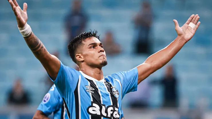 Arezo, jogador do Grêmio. Foto: Maxi Franzoi/AGIF