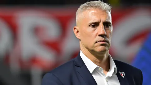 SP - SANTOS - 03/12/2025 - BRASILEIRO A 2025, SAO PAULO X INTERNACIONAL - Hernan Crespo tecnico do Sao Paulo durante partida contra o Internacional no estadio Vila Belmiro pelo campeonato Brasileiro A 2025. Foto: Jota Erre/AGIF