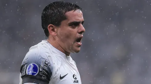 Fagner em campo pelo Corinthians. Foto: Ettore Chiereguini/AGIF