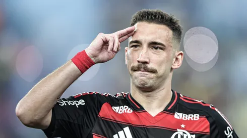 Leo Ortiz jogador do Flamengo comemora seu gol durante partida contra o Botafogo no estadio Maracana pelo campeonato Carioca 2025.