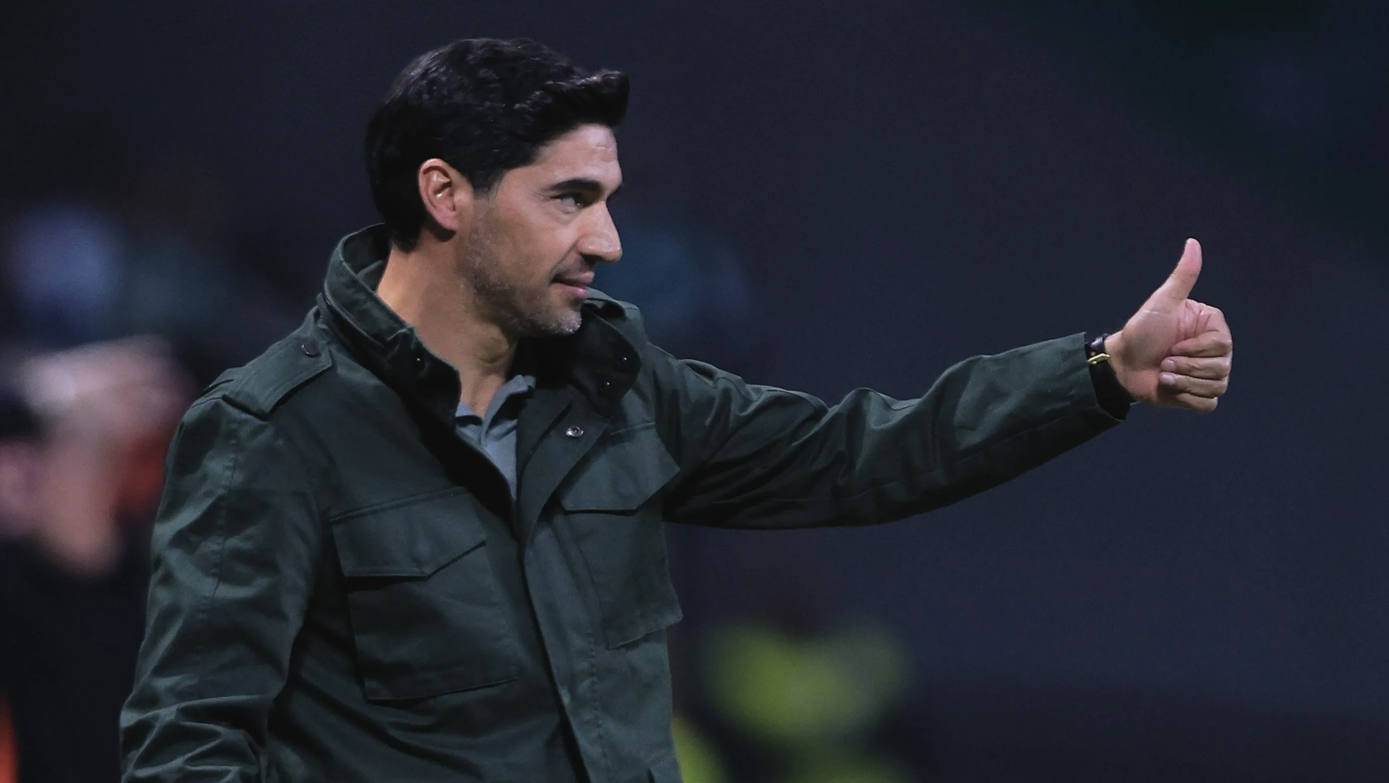 Abel Ferreira em campo pelo Verdão. Foto: Ettore Chiereguini/AGIF