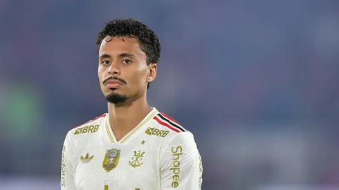 Allan jogador do Flamengo durante partida contra o Atlético-MG no estádio Maracanã pelo campeonato Copa Do Brasil 2025. Foto: Thiago Ribeiro/AGIF