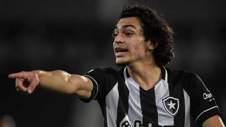 Matheus Nascimento jogador do Botafogo durante partida contra o Atletico-GO no estadio Engenhao pelo campeonato Brasileiro A 2022. Foto: Thiago Ribeiro/AGIF