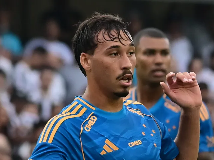 Cruzeiro renova com Japa e encerra interesse do Internacional no meia