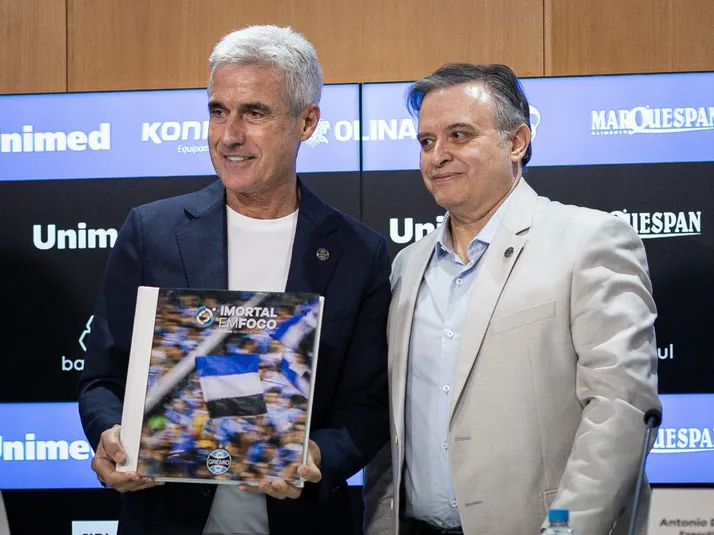 Luís Castro pede e Grêmio acelera negociações por camisa 5