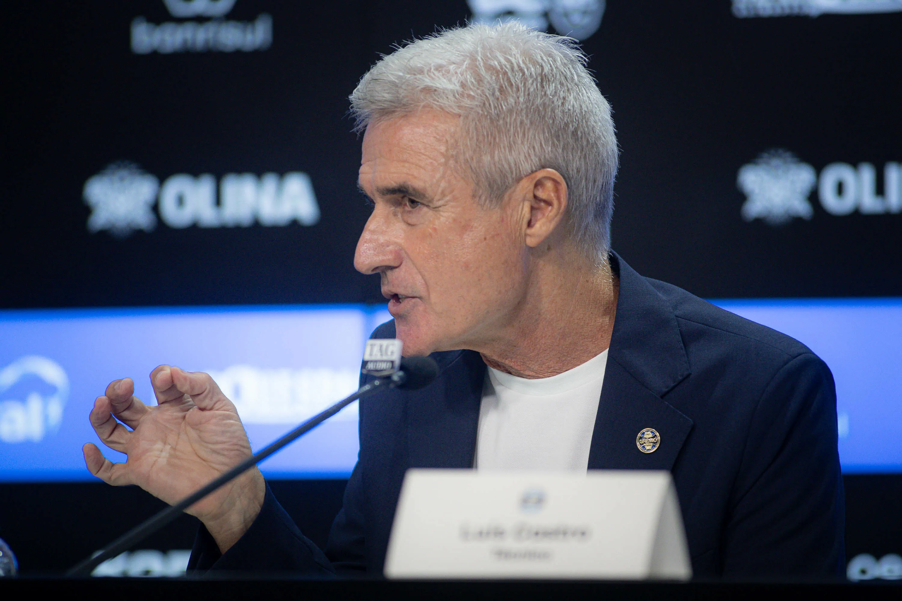 Apresentação de Luís Castro no Grêmio. Foto: Maxi Franzoi/AGIF