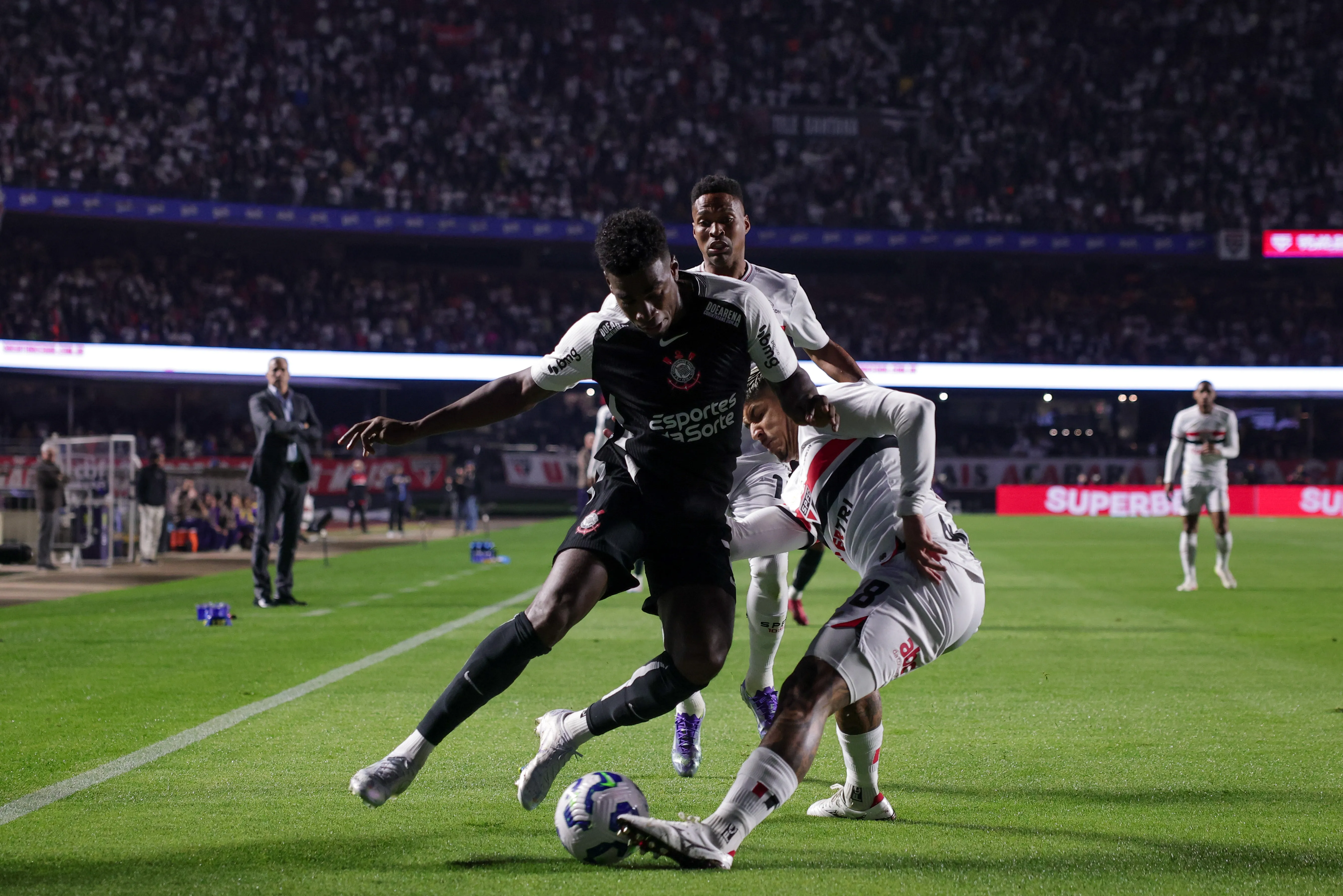 Félix Torres em São Paulo x Corinthians pelo campeonato Brasileiro 2025. Foto: Ettore Chiereguini/AGIF