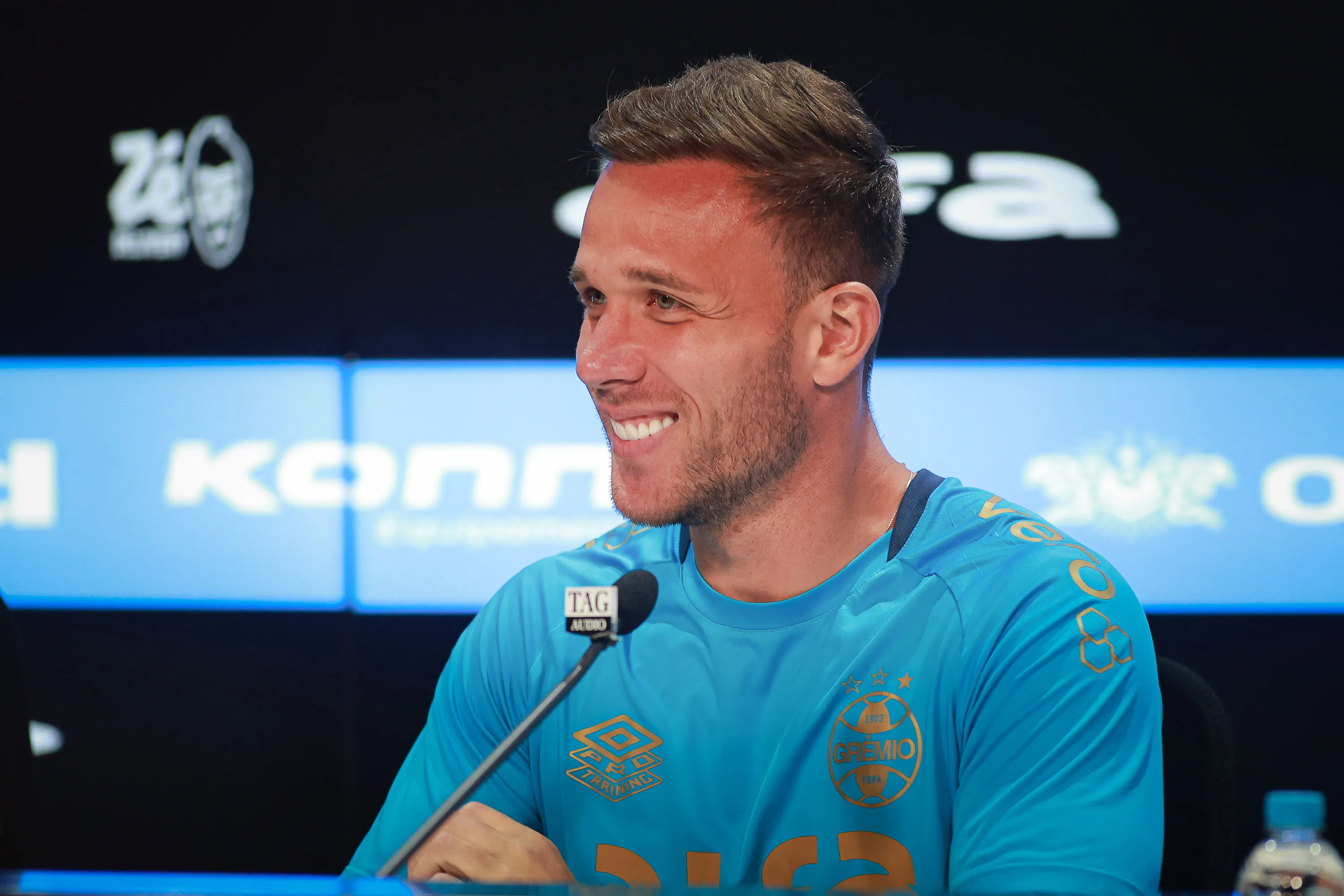 RS – PORTO ALEGRE – 29/08/2025 – GREMIO, COLETIVA DE APRESENTACAO DE ARTHUR – Arthur jogador do Gremio durante em coletiva de imprensa realizada no Arena do Gremio. Foto: Maxi Franzoi/AGIF