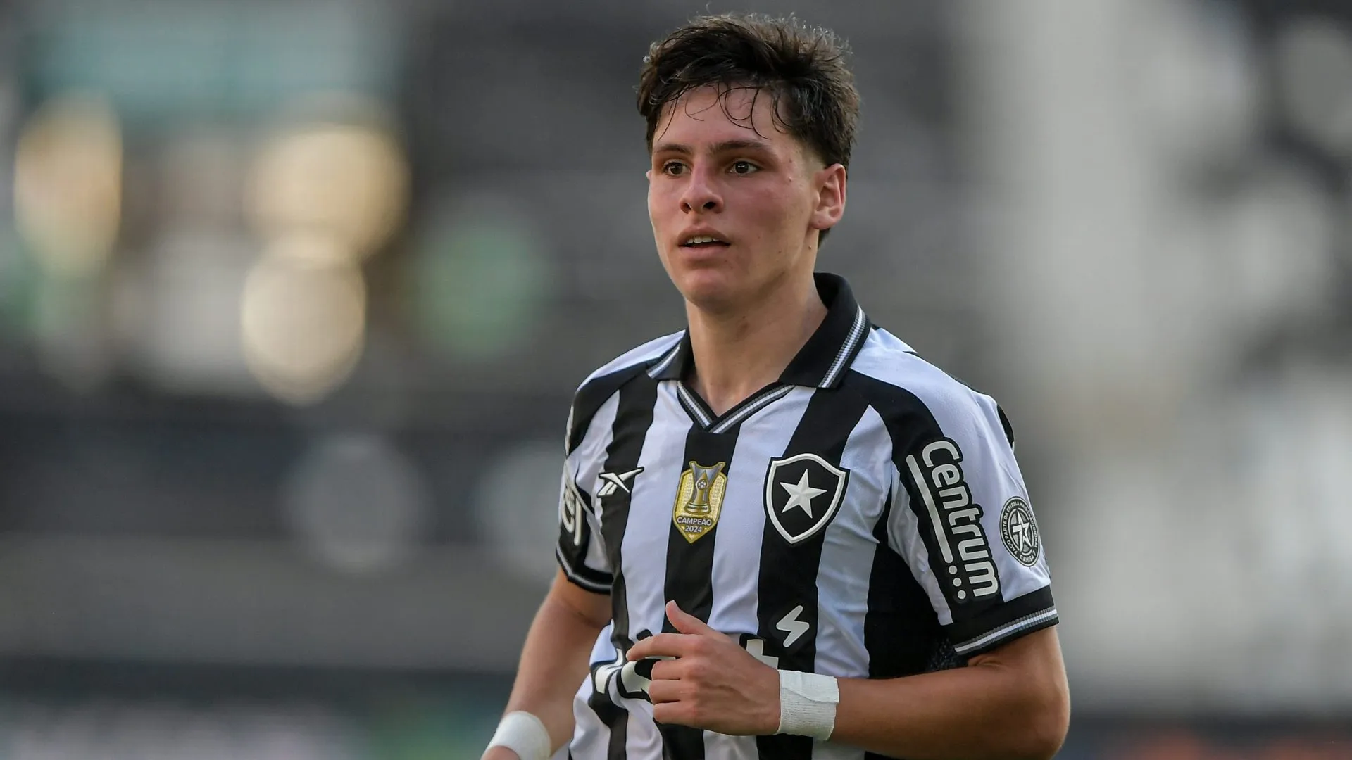 Dirigente do Velez revela cobrança ao Botafogo por Montoro (Imagem: Thiago Ribeiro/AGIF)