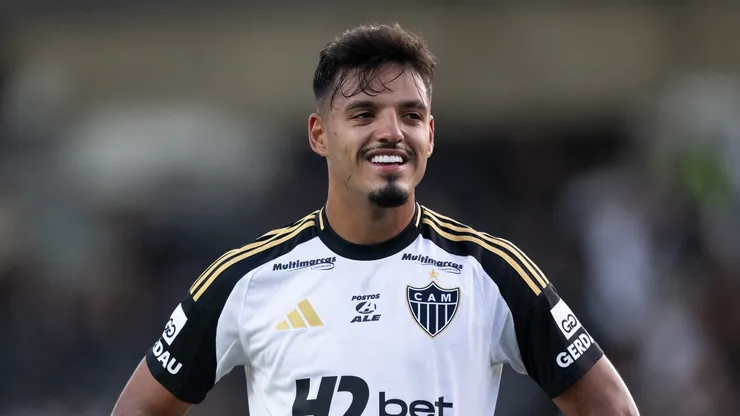 Gabriel Menino jogador do Atletico-MG durante partida contra o Vasco no estadio Sao Januario pelo campeonato Brasileiro A 2025. Foto: Jorge Rodrigues/AGIF