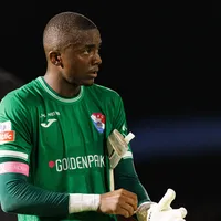 Flamengo tenta 'chapéu' no Botafogo e abre negociações com Andrew