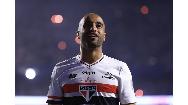 Lucas Moura jogador do Sao Paulo comemora vitoria ao final da partida contra o Atletico Nacional no estadio Morumbi pelo campeonato Copa Libertadores 2025. Foto: Marcello Zambrana/AGIF