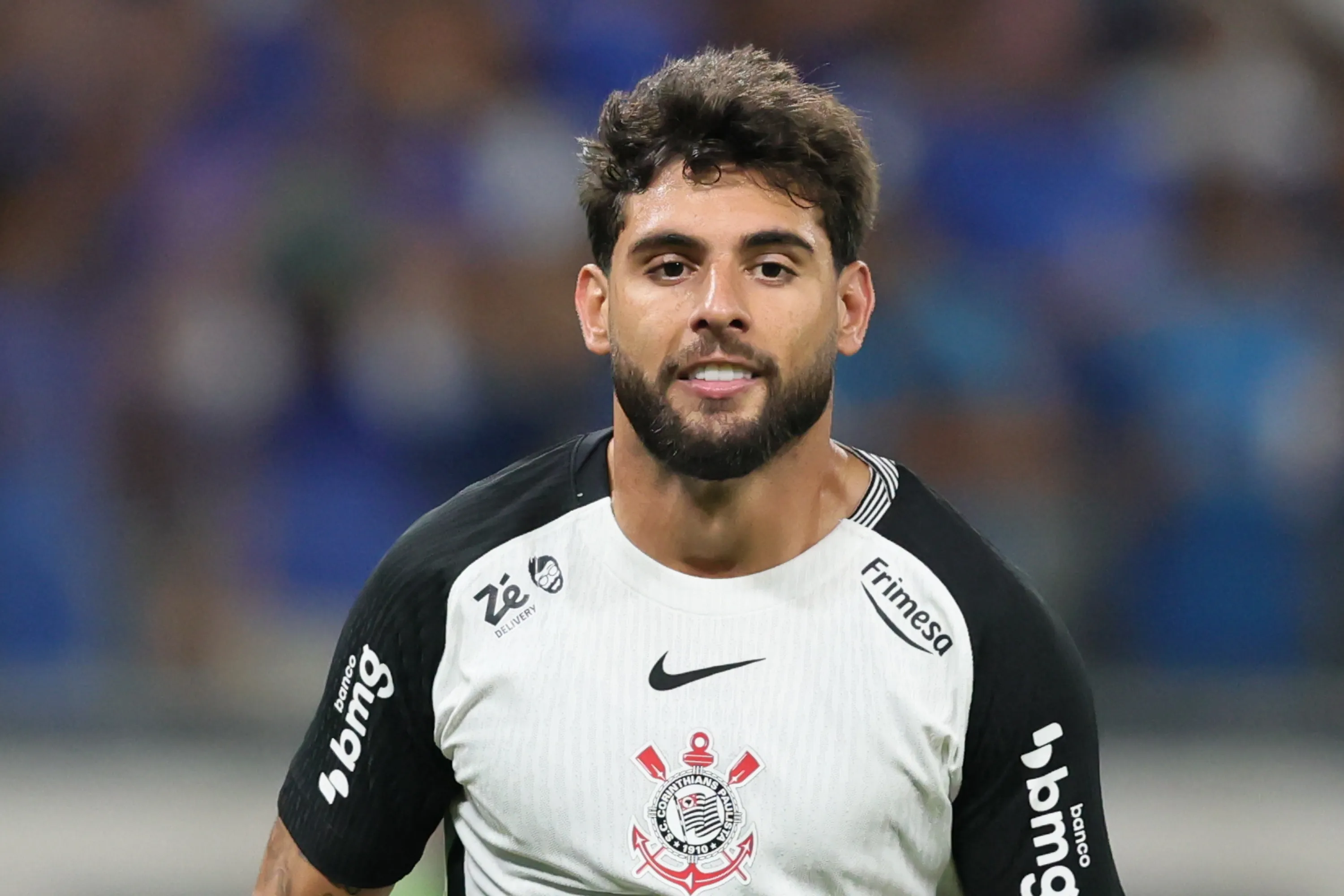 Yuri Alberto durante partida contra o Cruzeiro no Campeonato Brasileiro de 2025. Foto: Gilson Lobo/AGIF