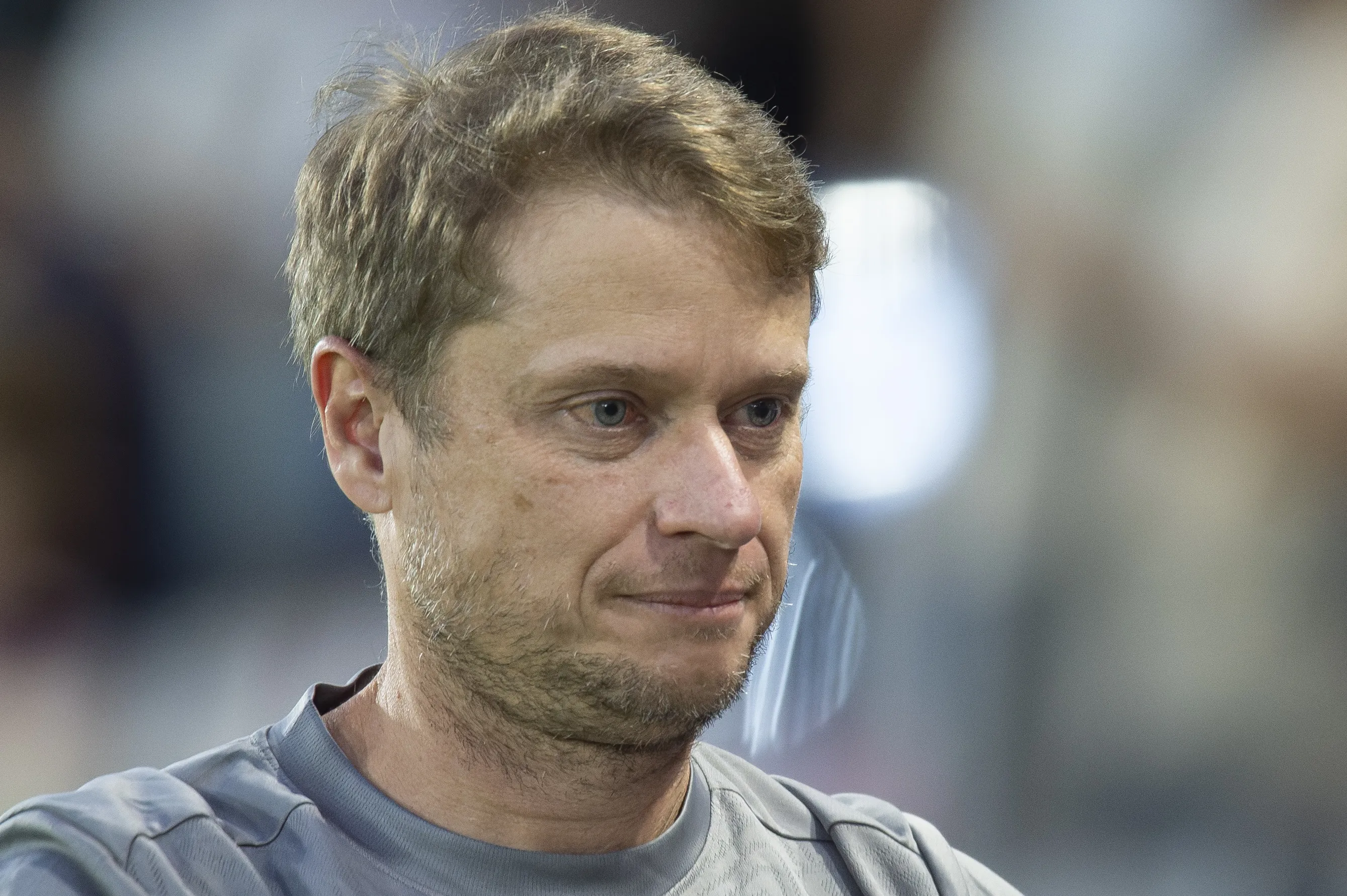 Fernando Seabra tecnico do Bragantino durante partida contra o Vasco no estadio Cicero De Souza Marques pelo campeonato Brasileiro A 2025. Foto: Anderson Romao/AGIF