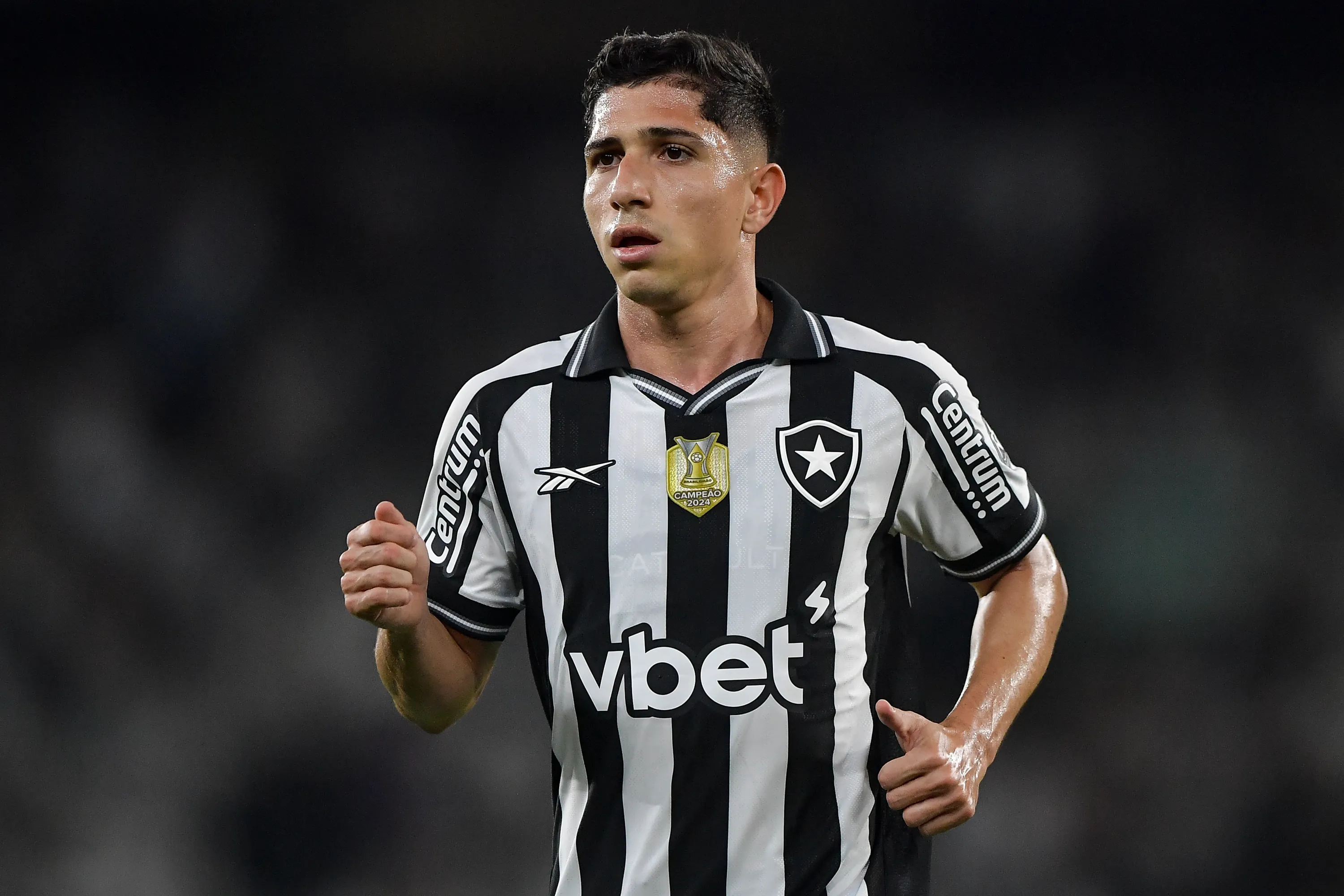 Savarino jogador do Botafogo durante partida contra o Vasco no estadio Engenhao pelo campeonato Copa Do Brasil 2025. Foto: Thiago Ribeiro/AGIF