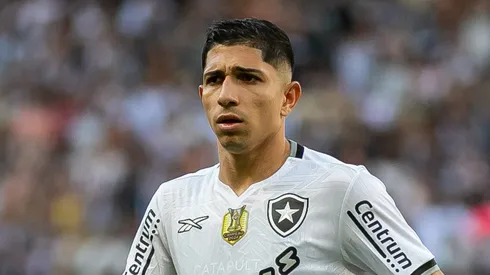 Fluminense aguarda decisão final de Savarino