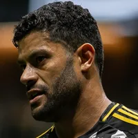 Hulk responde torcedores do Atlético-MG em protesto no CT
