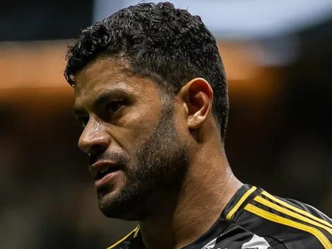 Hulk responde torcedores do Atlético-MG em protesto no CT