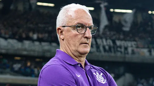 Dorival Júnior durante confronto contra o Cruzeiro na Copa do Brasil de 2025.