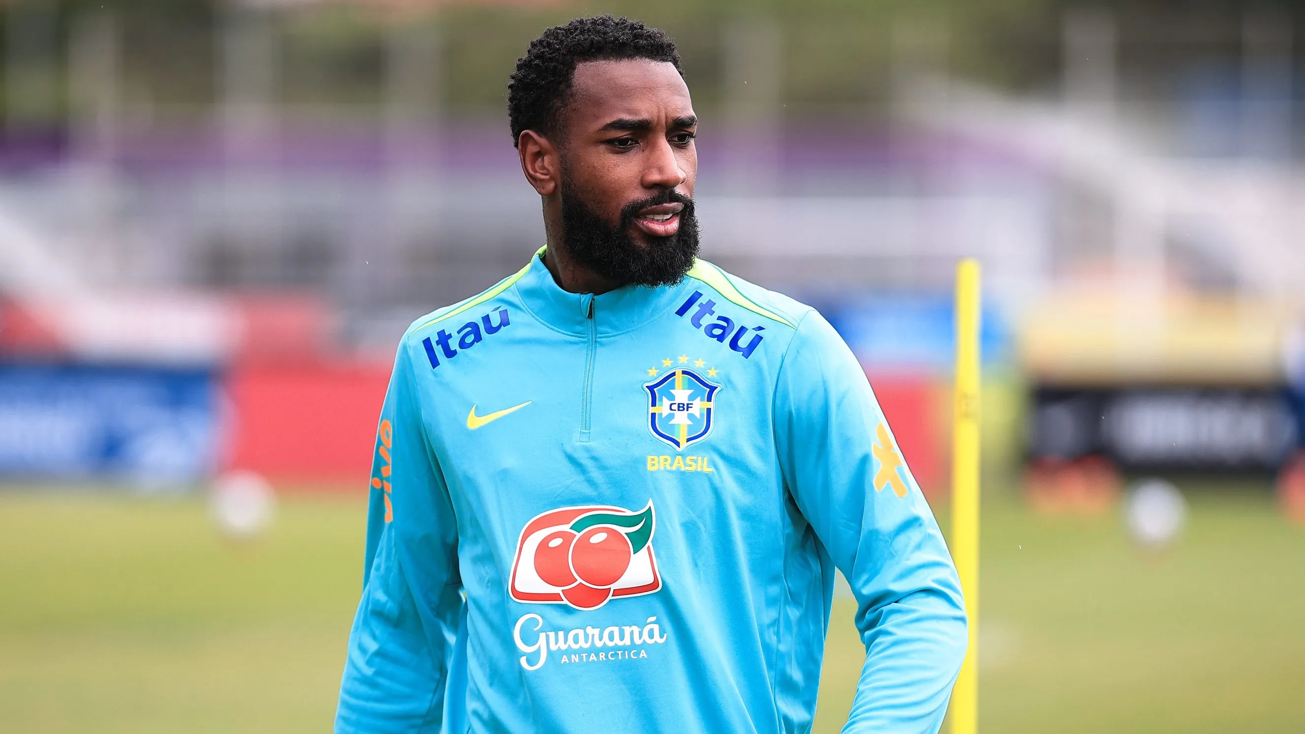 Gerson durante treino da Seleção Brasileira. Foto: Ettore Chiereguini/AGIF