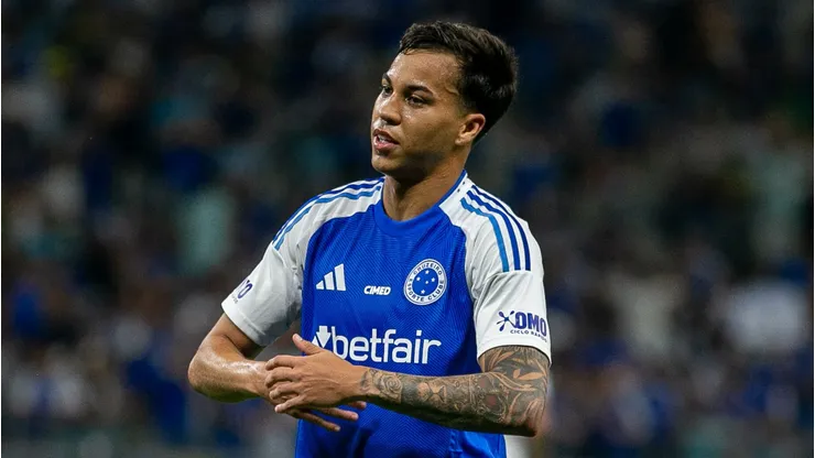Kaio Jorge jogador do Cruzeiro comemora seu gol durante partida contra o Internacional no estadio Mineirao pelo campeonato Brasileiro A 2025. Foto: Fernando Moreno/AGIF