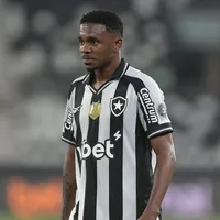 Botafogo acerta empréstimo de Jeffinho ao Liaoning Tieren, da China.