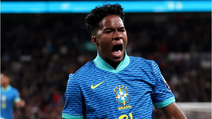 Endrick em campo pela Seleção Brasileira. (Photo by Catherine Ivill/Getty Images)