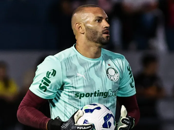 Vice do Grêmio comenta possibilidade de negociação com Weverton