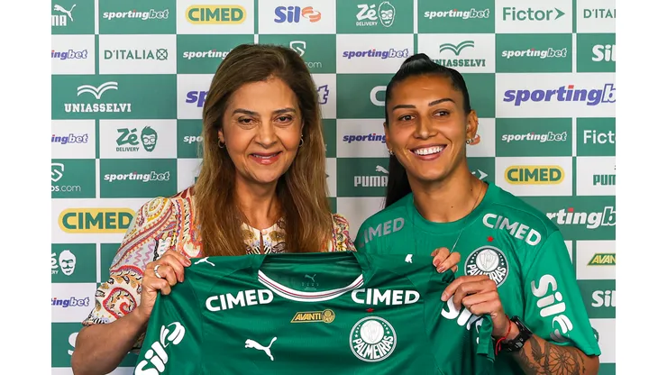 Apresentação de Bia Zaneratto, nova atacante da SE Palmeiras, na Academia de Futebol, em São Paulo-SP. (Foto: Fabio Menotti/Palmeiras/by Canon)
