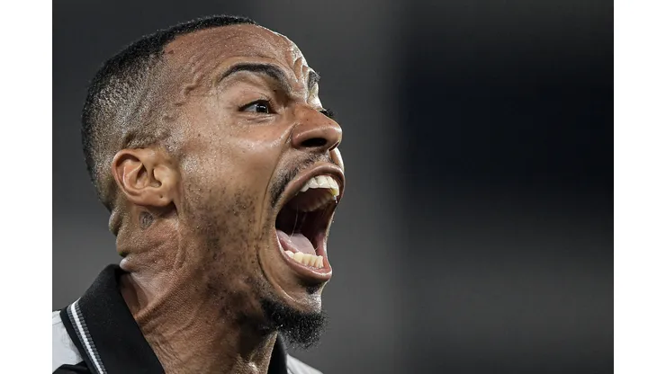 Marlon Freitas jogador do Botafogo durante partida contra o Atletico-MG no estadio Engenhao pelo campeonato Brasileiro A 2025. Foto: Thiago Ribeiro/AGIF