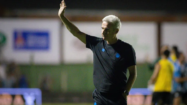 Luís Castro em Avenida x Grêmio. Foto: Maxi Franzoi/AGIF
