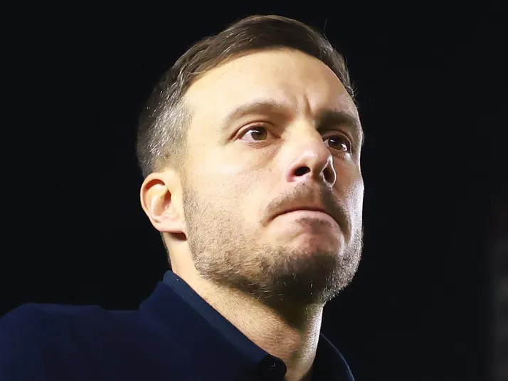 Anselmi mostra incômodo com gramados do CT do Botafogo