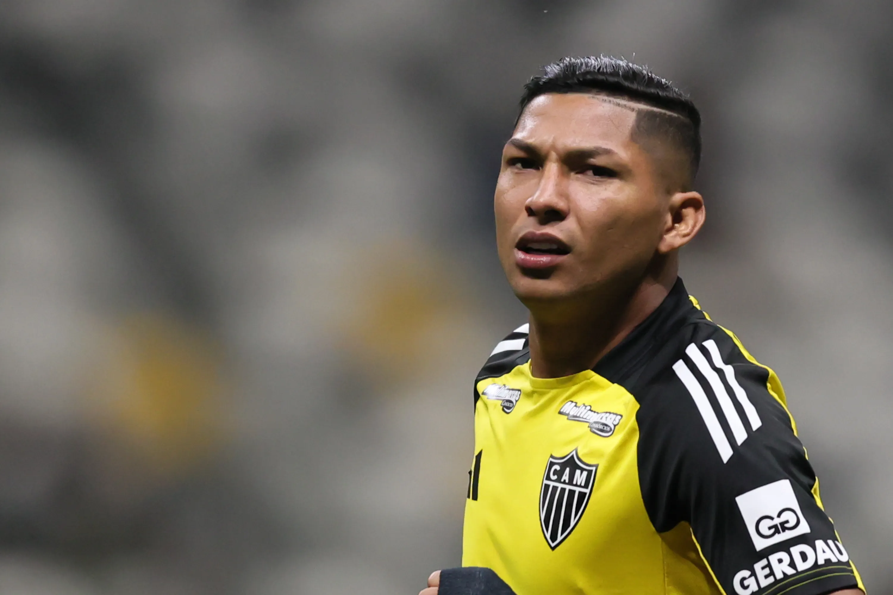 Rony jogador do Atletico-MG durante aquecimento antes da partida contra o Mirassol no estadio Arena MRV pelo campeonato Brasileiro A 2025. Foto: Gilson Lobo/AGIF