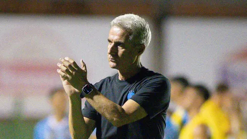 Luis Castro tecnico do Gremio durante partida contra o Avenida no estadio Eucaliptos pelo campeonato Gaucho 2026. Foto: Maxi Franzoi/AGIF