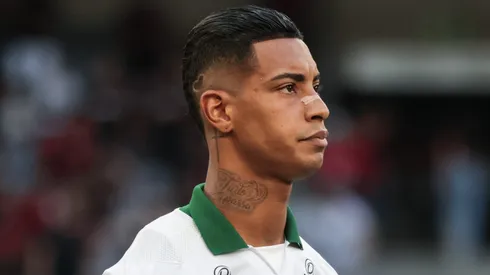 Alef Manga ex-jogador do Coritiba durante da partida pelo campeonato Paranaense 2023. Foto: Robson Mafra/AGIF