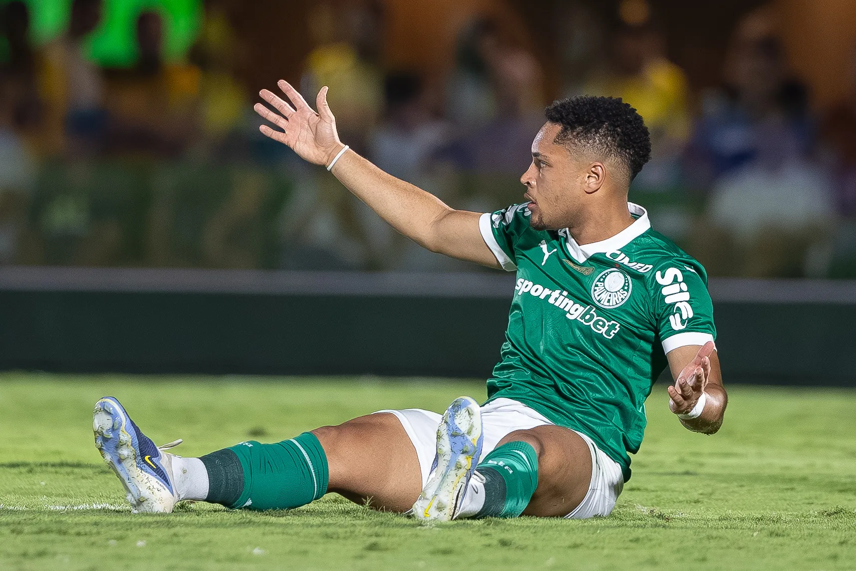 SP – MIRASSOL – 09/11/2025 – BRASILEIRO A 2025, MIRASSOL X PALMEIRAS -Vitor Roque jogador do Palmeiras durante partida contra o Mirassol no estadio Jose Maria de Campos Maia pelo campeonato Brasileiro A 2025. Foto: Joisel Amaral/AGIF