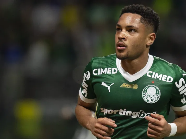 Vitor Roque pode ser desfalque do Palmeiras contra o Santos
