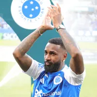 Gerson participa de treinos do Cruzeiro pela primeira vez