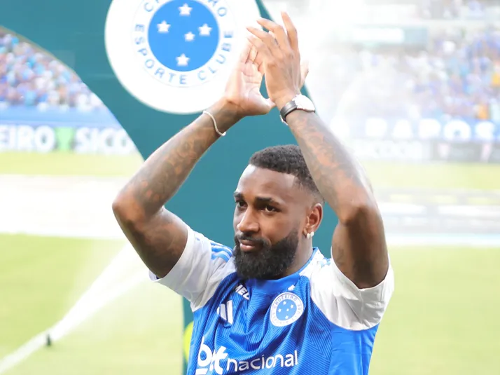 Gerson participa de treinos do Cruzeiro pela primeira vez