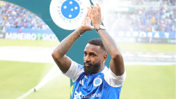 Gerson jogador do Cruzeiro e apresentado a torcida antes da partida contra o Pouso Alegre no estadio Mineirao pelo campeonato Mineiro 2026. Foto: Gilson Lobo/AGIF