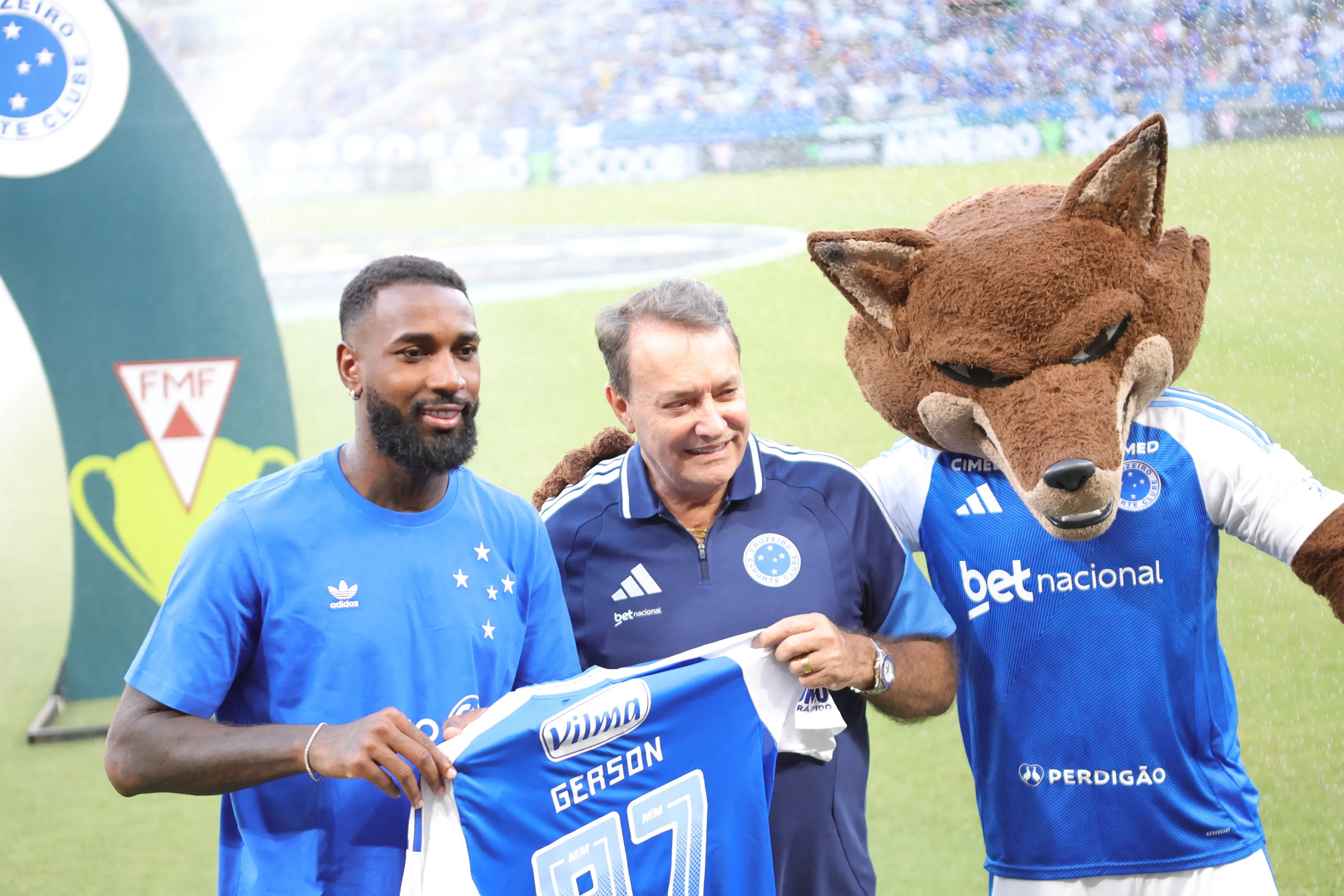 Gerson jogador do Cruzeiro e apresentado a torcida antes da partida contra o Pouso Alegre no estadio Mineirao pelo campeonato Mineiro 2026. Foto: Gilson Lobo/AGIF