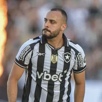 Torcida do Botafogo é contra saída de Arthur Cabral e se preocupa com transfer ban